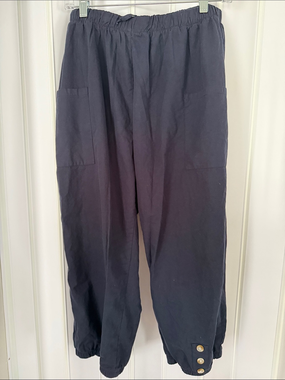 Relaxed Navy Elastic-Waist Capris with Button Hem
